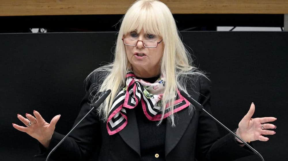 Innensenatorin Iris Spranger (SPD) will schärfer gegen illegale Autovermietung vorgehen. (Archivbild)  / Foto: Britta Pedersen/dpa