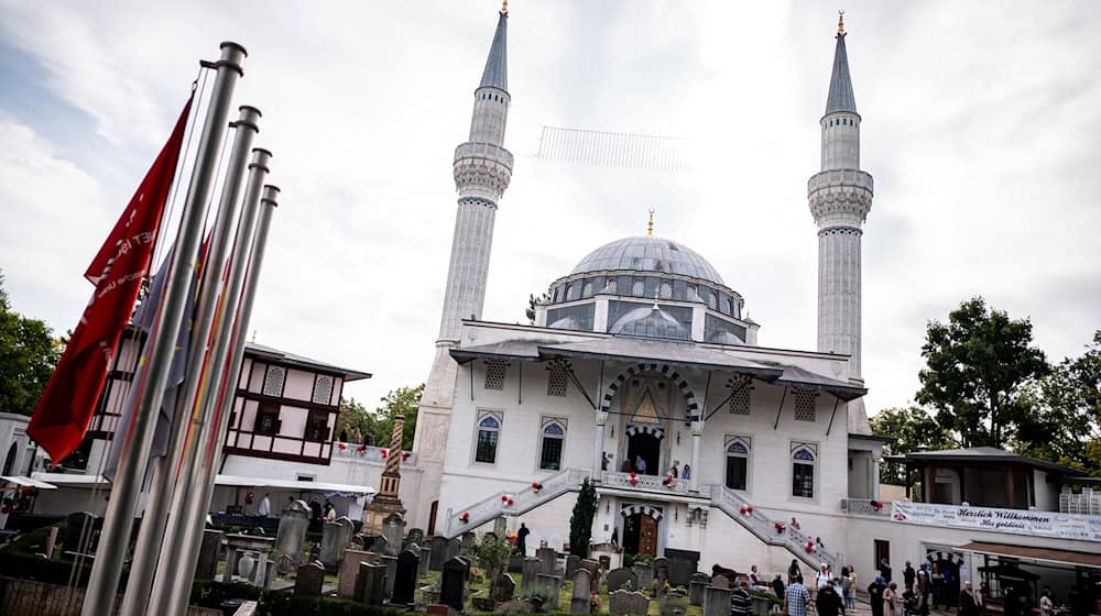 Berliner Moscheen öffnen jedes Jahr am 3. Oktober ihre Pforten für Besucher.   / Foto: Fabian Sommer/dpa