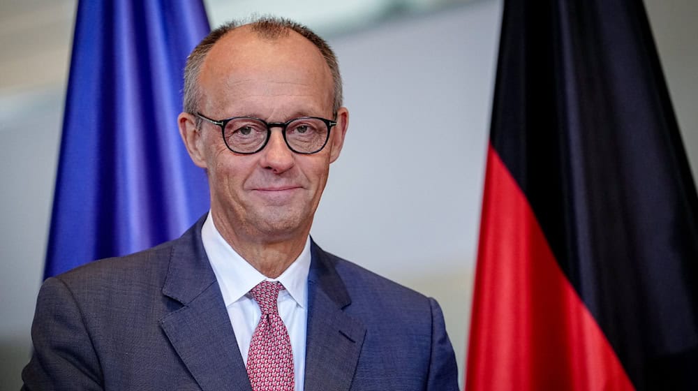 Kanzler Merz macht am Dienstag eine Stippvisite nach Brandenburg und trifft mit der Landesregierung zusammen. Es ist offiziell sein Antrittsbesuch als Bundeskanzler in dem Bundesland. (Archivbild)  / Foto: Kay Nietfeld/dpa