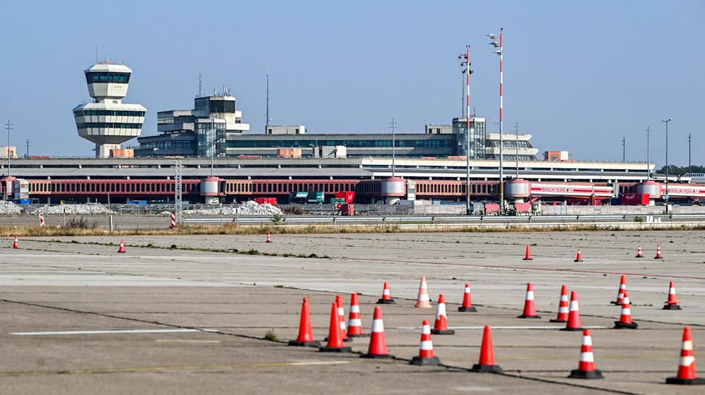 Auf dem ehemaligen Flughafen Gelände soll auch die Urban Tech Republic und ein Wohnprojekt entstehen. (Archivbild) / Foto: Jens Kalaene/dpa Auf dem ehemaligen Flughafen Gelände soll auch die Urban Tech Republic und ein Wohnprojekt entstehen. (Archivbild) / Foto: Jens Kalaene/dpa