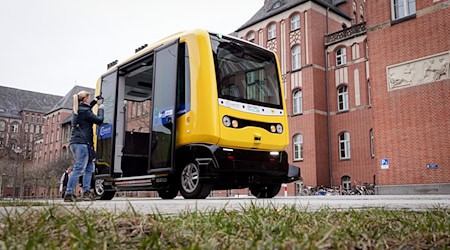 Die BVG testete autonomes Fahren schon mehrmals, wie hier 2018 auf dem Campus der Charité. (Archivbild)     / Foto: Kay Nietfeld/dpa
