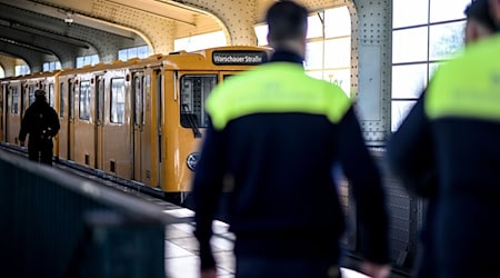 Im ersten Halbjahr gab es in Bahnhöfen und Fahrzeugen der BVG deutlich weniger Straftaten und Übergriffe auf Beschäftigte.  / Foto: Britta Pedersen/dpa