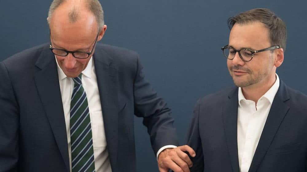 Brandenburgs CDU-Fraktions- und Landeschef Jan Redmann sieht Kanzler Friedrich Merz mit seiner umstrittenen Äußerung zum Stadtbild bewusst missverstanden. (Archivbild) / Foto: Sebastian Gollnow/dpa