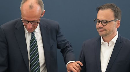 Brandenburgs CDU-Fraktions- und Landeschef Jan Redmann sieht Kanzler Friedrich Merz mit seiner umstrittenen Äußerung zum Stadtbild bewusst missverstanden. (Archivbild) / Foto: Sebastian Gollnow/dpa