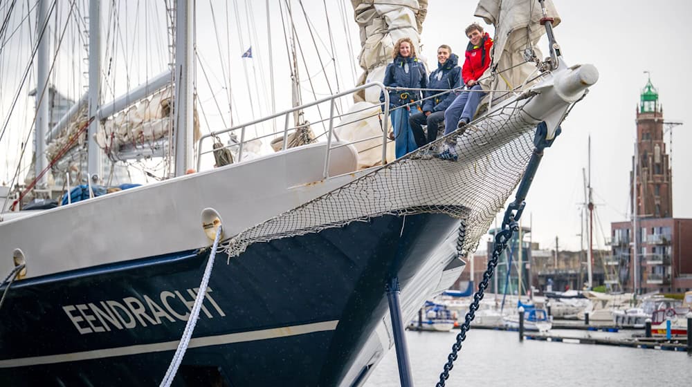 38 Jugendliche stechen gemeinsam in See. / Foto: Sina Schuldt/dpa 38 Jugendliche stechen gemeinsam in See. / Foto: Sina Schuldt/dpa