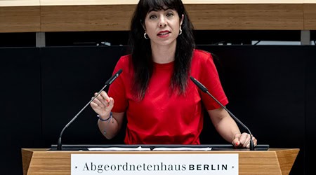 Elif Eralp ist seit 2021 Mitglied des Berliner Abgeordnetenhauses. (Archivbild) / Foto: Fabian Sommer/dpa Elif Eralp ist seit 2021 Mitglied des Berliner Abgeordnetenhauses. (Archivbild) / Foto: Fabian Sommer/dpa