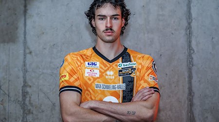 Nolan Flexen sah die Volleys verbessert. (Archivbild) / Foto: Andreas Gora/dpa Nolan Flexen sah die Volleys verbessert. (Archivbild) / Foto: Andreas Gora/dpa