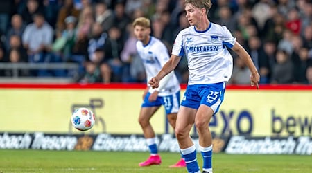 Kennet Eichhorn von Hertha BSC ist jüngste Startelf-Spieler der Zweitliga-Historie. (Archivbild) / Foto: David Inderlied/dpa