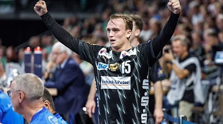 Für Füchse-Spielmacher Tobias Gröndahl war der Heimsieg gegen Kolstad etwas Besonderes. (Archivbild) / Foto: Andreas Gora/dpa