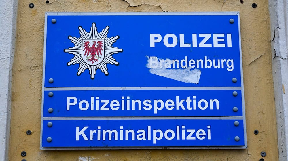 Die Polizeiinspektion Potsdam erinnert mit einem Gedenkkonzert in Werder an den 1995 im Dienst getöteten Polizisten Martin Heinze. (Symbolbild) / Foto: Jens Kalaene/dpa