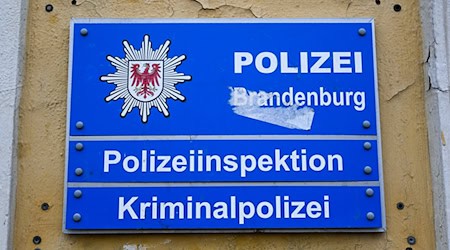 Die Polizeiinspektion Potsdam erinnert mit einem Gedenkkonzert in Werder an den 1995 im Dienst getöteten Polizisten Martin Heinze. (Symbolbild) / Foto: Jens Kalaene/dpa