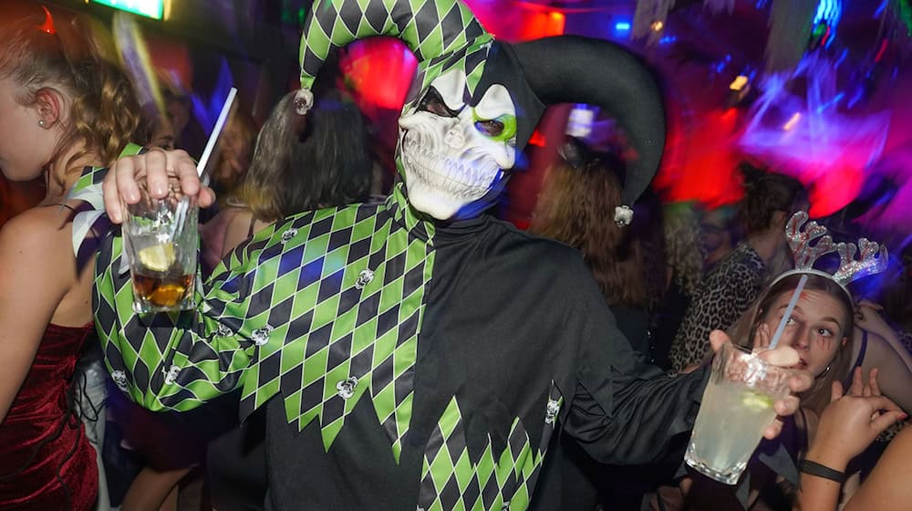 Zu Halloween wird es mancherorts in Berlin und Brandenburg gruselig. (Archivbild) / Foto: Jörg Carstensen/dpa Zu Halloween wird es mancherorts in Berlin und Brandenburg gruselig. (Archivbild) / Foto: Jörg Carstensen/dpa