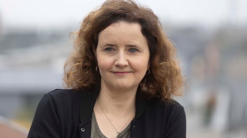 Die Potsdamer Schriftstellerin Julia Schoch wird von Bundespräsident Frank-Walter Steinmeier ausgezeichnet (Archivbild). / Foto: Helmut Fricke/dpa