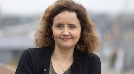 Die Potsdamer Schriftstellerin Julia Schoch wird von Bundespräsident Frank-Walter Steinmeier ausgezeichnet (Archivbild). / Foto: Helmut Fricke/dpa