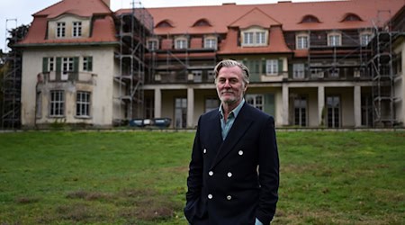 Stefan Peter hat die Siemens-Villa in einer Zwangsversteigerung erworben. / Foto: Lilli Förter/dpa