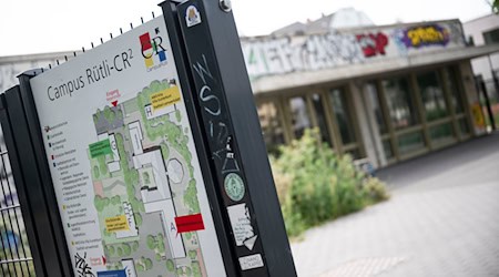Die Gemeinschaftsschule auf dem Rütli Campus ist erneut in die Schlagzeilen geraten. (Archivbild) / Foto: Sebastian Christoph Gollnow/dpa