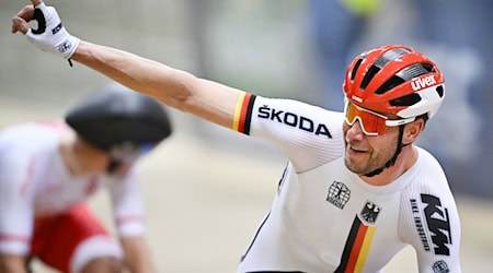 Zu früh gefreut: Bahnradfahrer Roger Kluge blieb im Madison mit Moritz Augenstein nach einer Jury-Panne nur der vierte Platz. (Archivbild) / Foto: Gian Ehrenzeller/KEYSTONE/dpa Zu früh gefreut: Bahnradfahrer Roger Kluge blieb im Madison mit Moritz Augenstein nach einer Jury-Panne nur der vierte Platz. (Archivbild) / Foto: Gian Ehrenzeller/KEYSTONE/dpa