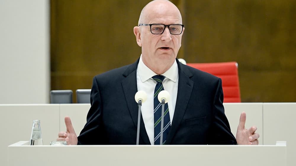 Brandenburgs Ministerpräsident Dietmar Woidke (SPD) will als SPD-Abgeordneter auch vor Ort ansprechbar bleiben (Archivbild). / Foto: Britta Pedersen/dpa Brandenburgs Ministerpräsident Dietmar Woidke (SPD) will als SPD-Abgeordneter auch vor Ort ansprechbar bleiben (Archivbild). / Foto: Britta Pedersen/dpa