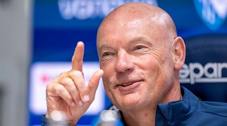 Der neue Bochumer Coach Uwe Rösler bemängelt ein länderübergreifendes Ausbildungsdefizit.  / Foto: David Inderlied/dpa