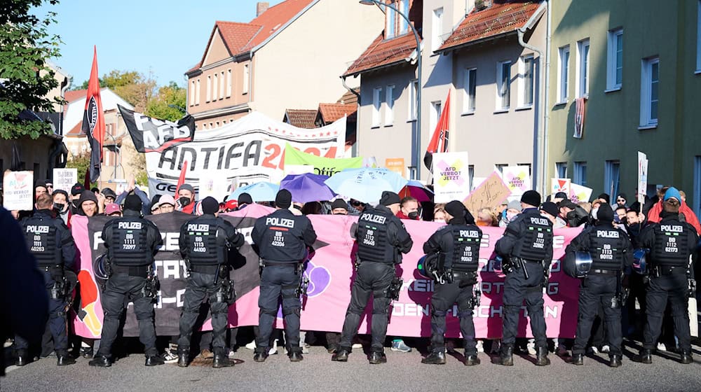 Bereits in der Vergangenheit gab es Protest gegen einen Parteitag der Berliner AfD im brandenburgischen Jüterbog. (Archivbild)  / Foto: Annette Riedl/dpa