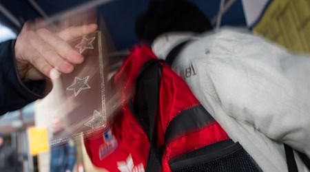 Die Polizei warnt vor Taschendieben. (Symbolbild) / Foto: Klaus-Dietmar Gabbert/dpa-Zentralbild/ZB