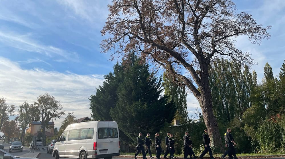 Die Ermittler wollen Anwohner in der Brandenburger Gemeinde Tauche befragen. / Foto: Sarah Knorr/dpa