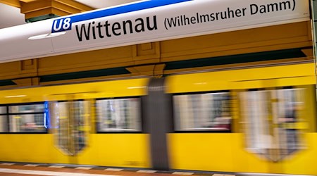 Die Polizei führte Waffenkontrollen entlang der U8 durch. (Symbolbild) / Foto: Fabian Sommer/dpa