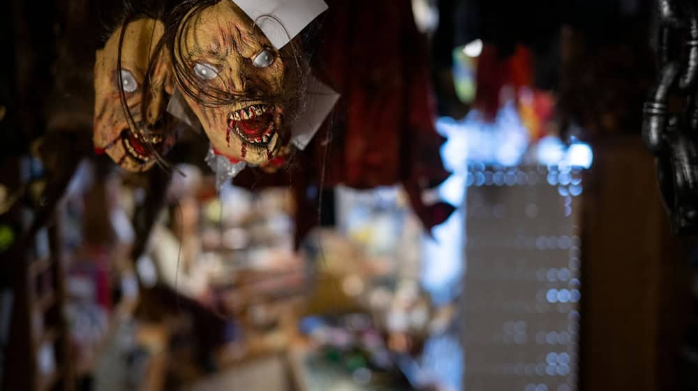 Die Berliner Polizei ist auch in diesem Jahr zu Halloween verstärkt in der Stadt unterwegs. (Symbolbild)  / Foto: Sebastian Gollnow/dpa Die Berliner Polizei ist auch in diesem Jahr zu Halloween verstärkt in der Stadt unterwegs. (Symbolbild)  / Foto: Sebastian Gollnow/dpa