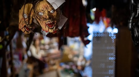 Die Berliner Polizei ist auch in diesem Jahr zu Halloween verstärkt in der Stadt unterwegs. (Symbolbild)  / Foto: Sebastian Gollnow/dpa Die Berliner Polizei ist auch in diesem Jahr zu Halloween verstärkt in der Stadt unterwegs. (Symbolbild)  / Foto: Sebastian Gollnow/dpa