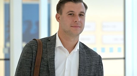 Ein Auftritt des AfD-Landtagsabgeordneten Jean-Pascal Hohm bei einer RBB-Talksendung zum Erstarken der AfD löst in Bad Freienwalde Kritik aus. / Foto: Michael Bahlo/dpa