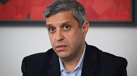 Der SPD-Fraktionsvorsitzende Raed Saleh hat palästinensische Wurzeln. (Archivbild)  / Foto: Soeren Stache/dpa