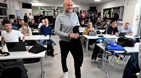 Rouven Schröders erster Auftritt als Sportchef im Borussia-Park.  / Foto: Roberto Pfeil/dpa