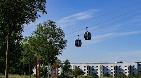 Für die Seilbahn in Marzahn gelten auch künftig keine BVG-Fahrkarten. (Archivbild) / Foto: Jens Kalaene/dpa-Zentralbild/dpa