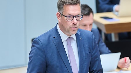 Der Senat hält das Phänomen junger und internetaffiner Rechtsextremisten nicht für vorübergehend. / Foto: Annette Riedl/dpa