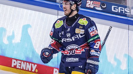 Angreifer Ty Ronning erzielte den Siegtreffer der Eisbären Berlin gegen die Adler Mannheim. (Archivbild) / Foto: Andreas Gora/dpa Angreifer Ty Ronning erzielte den Siegtreffer der Eisbären Berlin gegen die Adler Mannheim. (Archivbild) / Foto: Andreas Gora/dpa