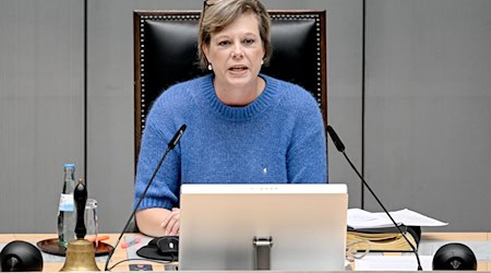 Die CDU-Politikerin Cornelia Seibeld leitet als Präsidentin des Abgeordnetenhauses dessen Sitzung. / Foto: Britta Pedersen/dpa