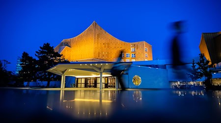Star-Violinistin Hilary Hahn hat mehrere Konzerte in Berlin abgesagt. (Archivbild) / Foto: Christoph Soeder/dpa