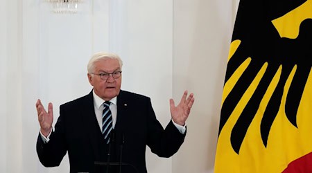 Kurz vor dem 35. Jahrestag der Deutschen Einheit richtet der Bundespräsident eine Mahnung an alle in Ost und West. / Foto: Carsten Koall/dpa