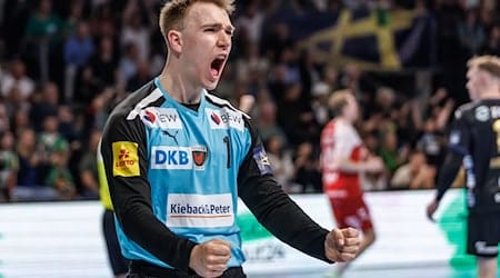 Füchse-Keeper Lasse Ludwig ist erstmals für die Nationalmannschaft nominiert. (Archivbild) / Foto: Andreas Gora/dpa