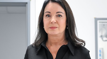 Ministerin Britta Müller (BSW) sieht im ländlichen Raum große Herausforderungen bei der medizinischen Versorgung. (Archivbild) / Foto: Jens Kalaene/dpa