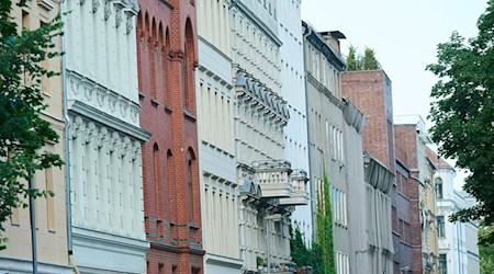 Der Berliner Wohnungsmarkt bleibt wohl auch in den kommenden Jahren äußerst angespannt. (Archivbild) / Foto: Annette Riedl/dpa