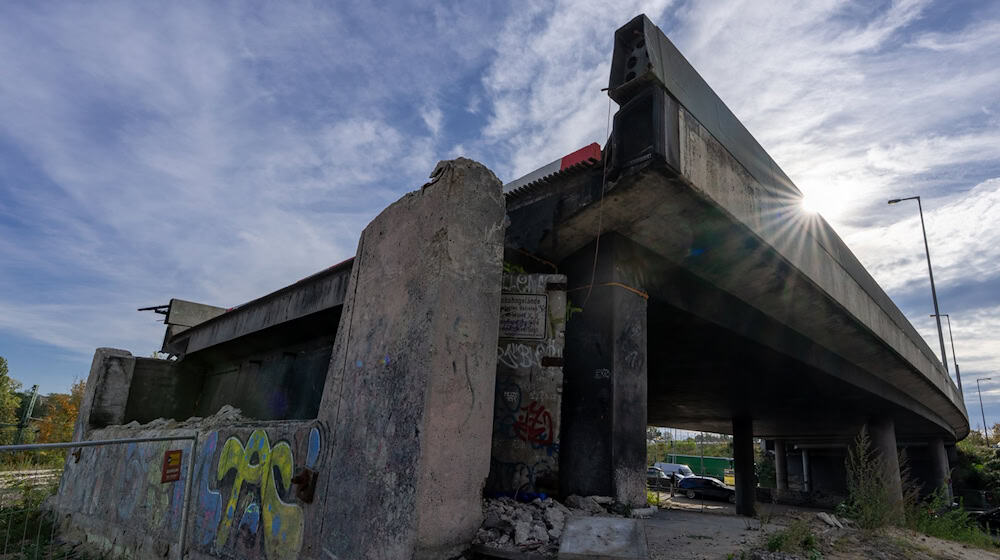 Im Zuge des Neubaus der Ringbahnbrücke im Berliner Westen kommt es von Donnerstagabend bis Montagmorgen zu Verkehrseinschränkungen. (Archivbild) / Foto: Soeren Stache/dpa