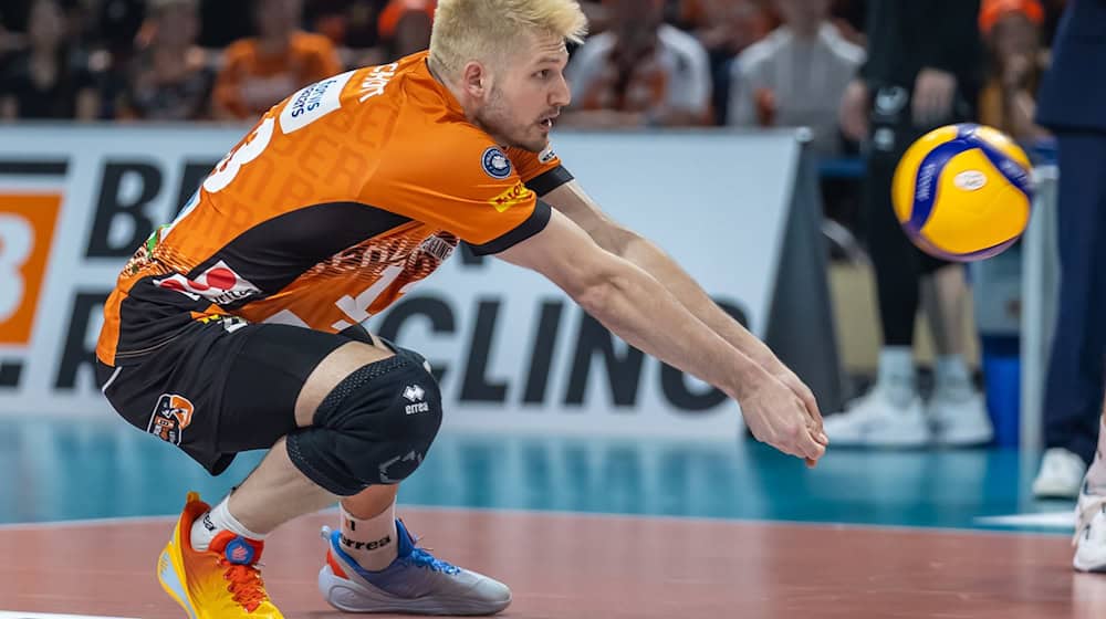 Volleys-Kapitän Ruben Schott konnte die Niederlage zum Bundesligaauftakt nicht verhindern. / Foto: Andreas Gora/dpa