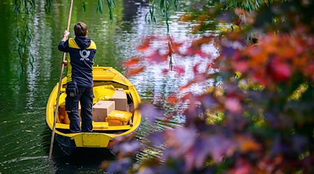 Der Postkahn im Spreewald geht in die Winterpause. / Foto: Patrick Pleul/dpa