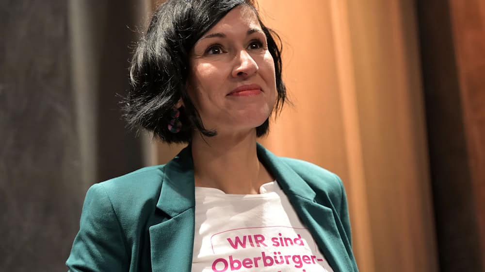 Sie kann nach ihrem deutlichen Wahlsieg in Potsdam strahlen: Noosha Aubel ist neue Oberbürgermeisterin. / Foto: Michael Bahlo/dpa