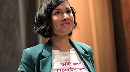 Sie kann nach ihrem deutlichen Wahlsieg in Potsdam strahlen: Noosha Aubel ist neue Oberbürgermeisterin. / Foto: Michael Bahlo/dpa