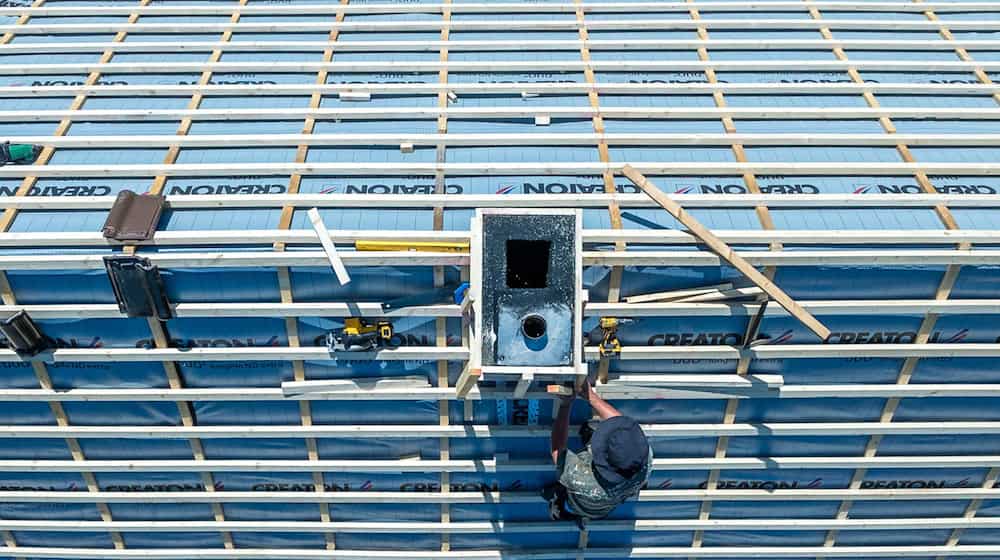 Meisterinnen und Meister erhalten nach 25 Jahren Arbeit einen Silberbrief. (Symbolbild) / Foto: Frank Hammerschmidt/dpa