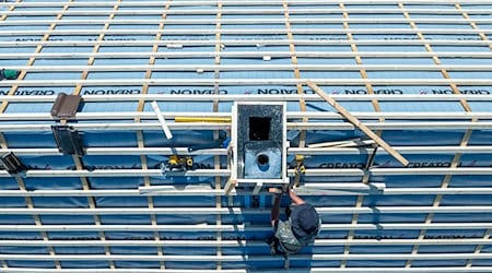 Meisterinnen und Meister erhalten nach 25 Jahren Arbeit einen Silberbrief. (Symbolbild) / Foto: Frank Hammerschmidt/dpa