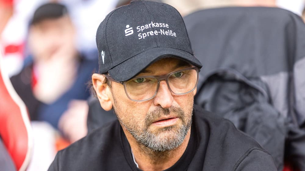 Claus-Dieter Wollitz und Energie Cottbus haben in Essen gewonnen. / Foto: Frank Hammerschmidt/dpa