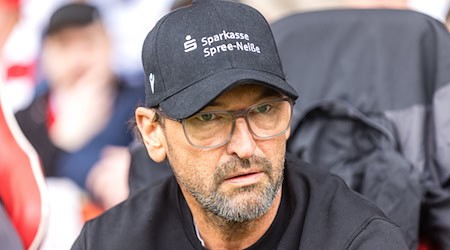 Claus-Dieter Wollitz und Energie Cottbus haben in Essen gewonnen. / Foto: Frank Hammerschmidt/dpa